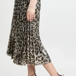 Le Superbe Purrrfect Leopard Sequin Pleated Skirt -Deals Glitz Muse Store lesup30274165fe 1669846821520 2 0. UX357 QL90