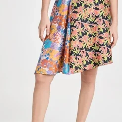 Snow Xue Gao Asymmetrical Skirt